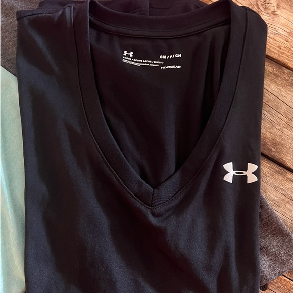 Under Armour Bundle! LIKE NEW! - Picture 5 of 6
